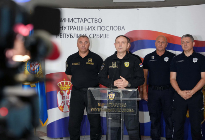 Direktor policije: Više desetina demonstranata je privedeno i svi će biti procesuirani, povređeno šest pripadnika MUP