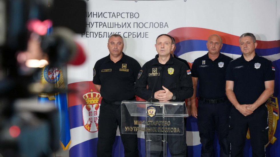 Direktor policije: Više desetina demonstranata je privedeno i svi će biti procesuirani, povređeno šest pripadnika MUP