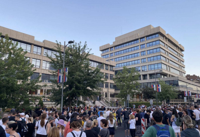 (FOTO/VIDEO) "Pustite ih sve": Protest ispred Palate pravde zbog hapšenja studenata u Beogradu