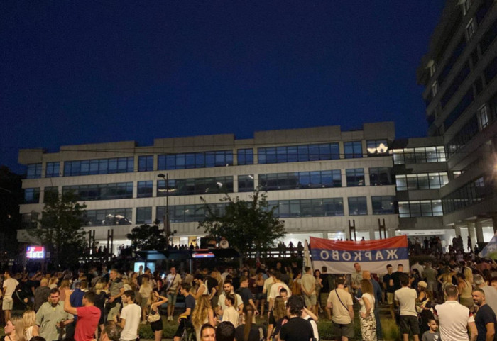 (FOTO/VIDEO) Obustavljen saobraćaj na mostu Gazela: Blokade raskrsnica u Beogradu, Novom Sadu, Kragujevcu