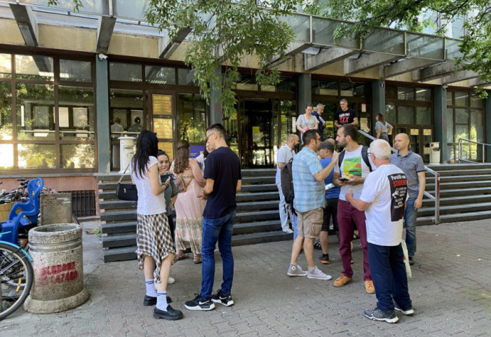 Odbrana članova SNS koji su optuženi da su u Novom Sadu studentkinji polomili vilicu traži da im se sudi u Beogradu