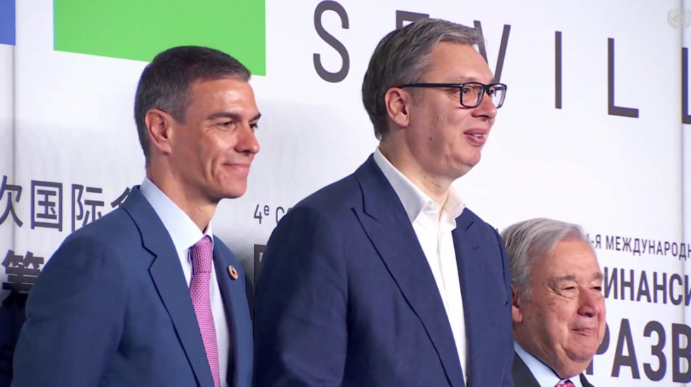 Vučić u Sevilji o blokadama: Maltretiranje građana izraz nemoći i besa, država uradila svoj posao i nastaviće da ga radi