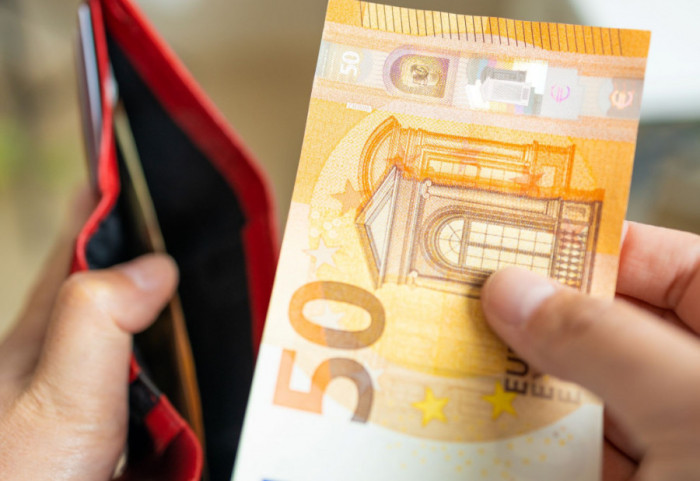 Prosečna plata u Hrvatskoj za avgust 1.446 evra, medijalna 1.245