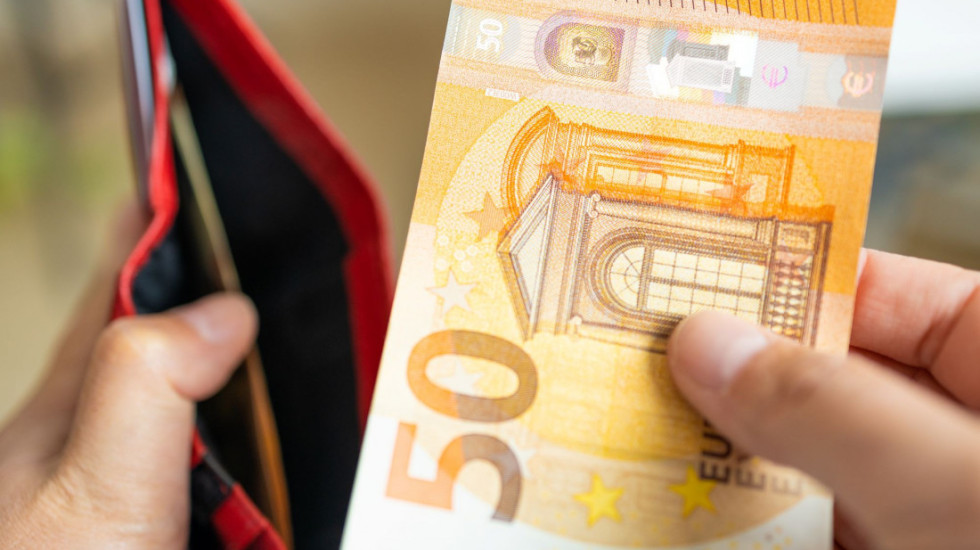 Prosečna plata u Hrvatskoj za avgust 1.446 evra, medijalna 1.245