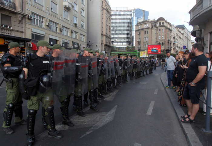 (FOTO/VIDEO) Protesti širom Srbije: Blokiran Terazijski tunel, građani u Zemunu neprekidno prelaze ulicu