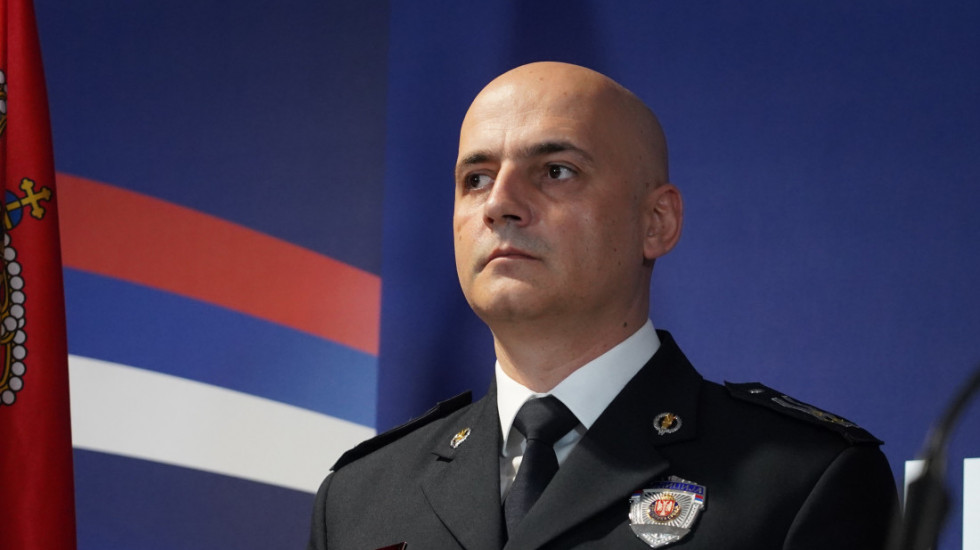 (FOTO) Pomoćnik direktora policije: Većina blokada uklonjena, tokom noći privedene 44 osobe