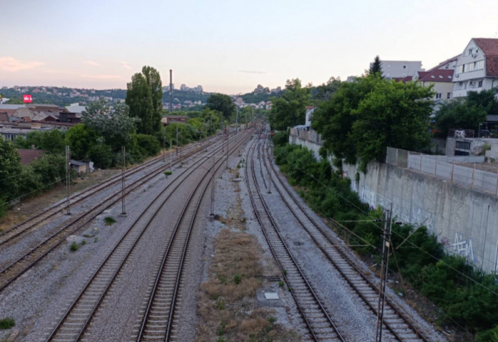 Voz udario automobil u Požarevcu, dve osobe lakše povređene