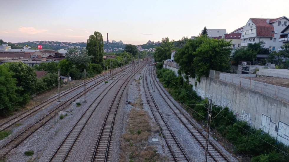 Voz udario automobil u Požarevcu, dve osobe lakše povređene