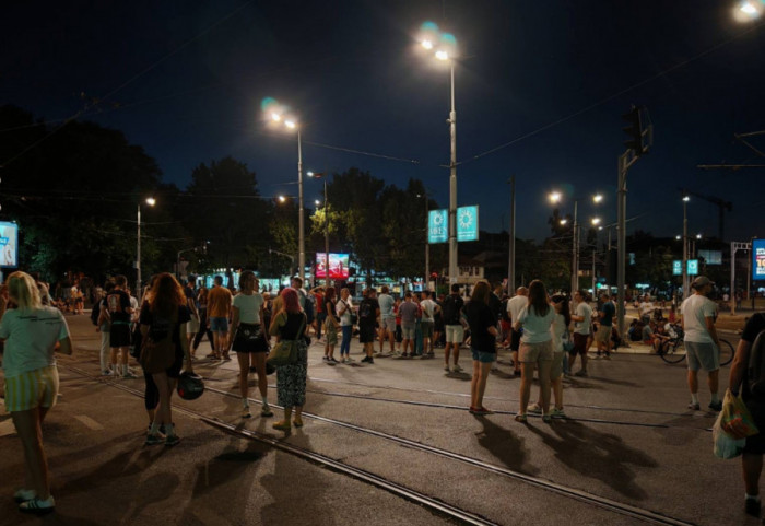 (FOTO/VIDEO) Blokade u gradovima širom zemlje: Blokirani Autokomanda, Pupinov most i deo kod Ade Ciganlije