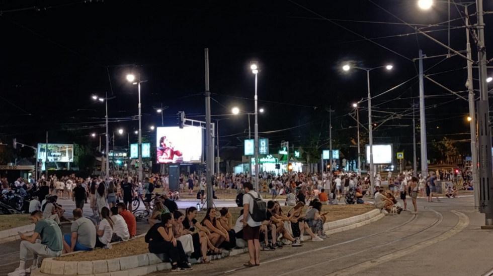 (FOTO/VIDEO) Protesti širom zemlje: Više incidenata u Beogradu, blokirani Autokomanda i Pupinov most