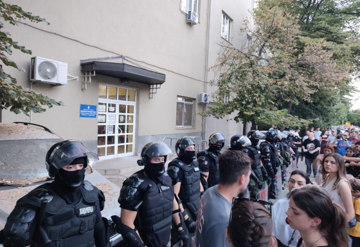 MUP: Privedeno 79 osoba, uklonjene sve blokade u Srbiji