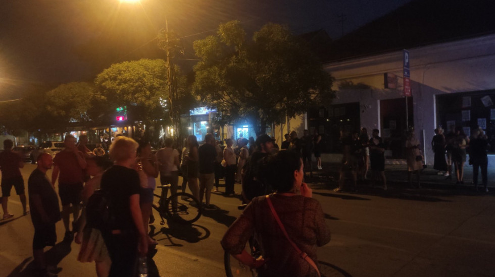 (FOTO/VIDEO) U Beogradu i još nekoliko gradova u Srbiji nastavljene blokade ulica i raskrsnica