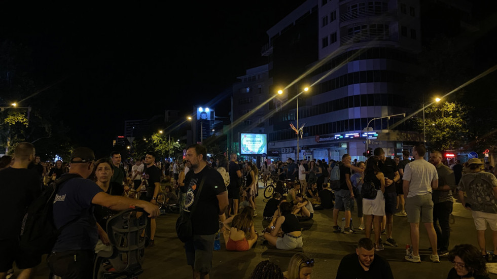Barikade u pojedinim ulicama Beograda i Novog Sada: Građani u Užicu blokirali magistralni put