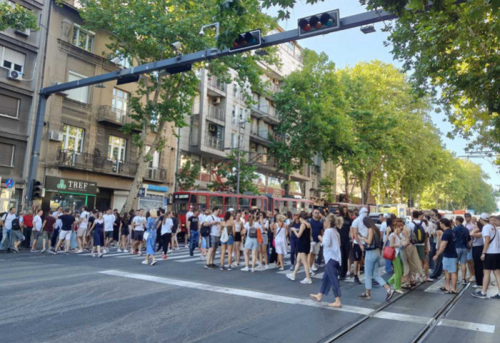 (FOTO/VIDEO) Protesti u Srbiji: Počela akcija "Totalna blokada", policija upozorava na poštovanje zakona