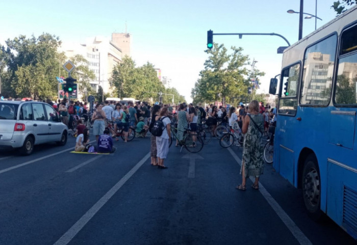 Poverenik Marinović o protestima ispred kućnog praga: Pokazatelj političke borbe u zamahu, svako ima pravo na zaštitu