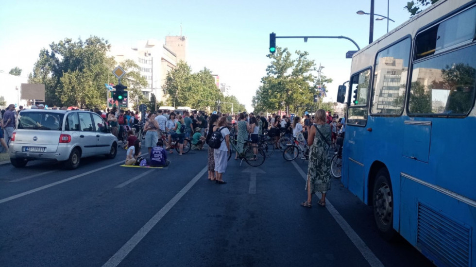 Poverenik Marinović o protestima ispred kućnog praga: Pokazatelj političke borbe u zamahu, svako ima pravo na zaštitu
