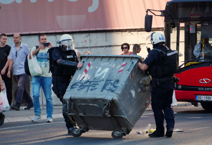 (FOTO/VIDEO) Povremena blokada pojedinih ulica u Beogradu, obustavljen tramvajski i trolejbuski saobraćaj