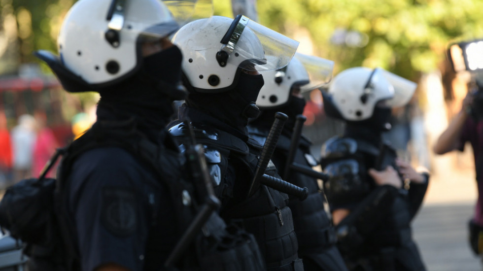 MUP Čačak: Uhapšena trojica muškaraca zbog napada na policiju