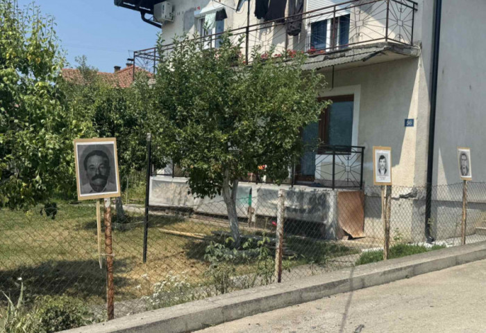(FOTO/VIDEO) Godišnjica zločina nad Srbima u Bratuncu, Dan žalosti u Srpskoj: Patrijarh Porfirije služio liturgiju
