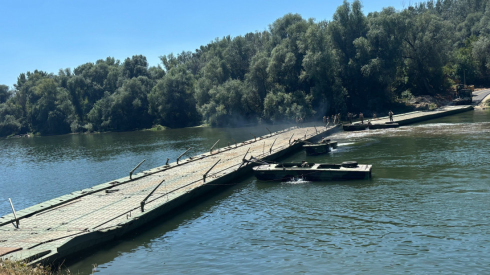 Vojska Srbije postavila pontonski most preko Velike Morave kod Svilajnca