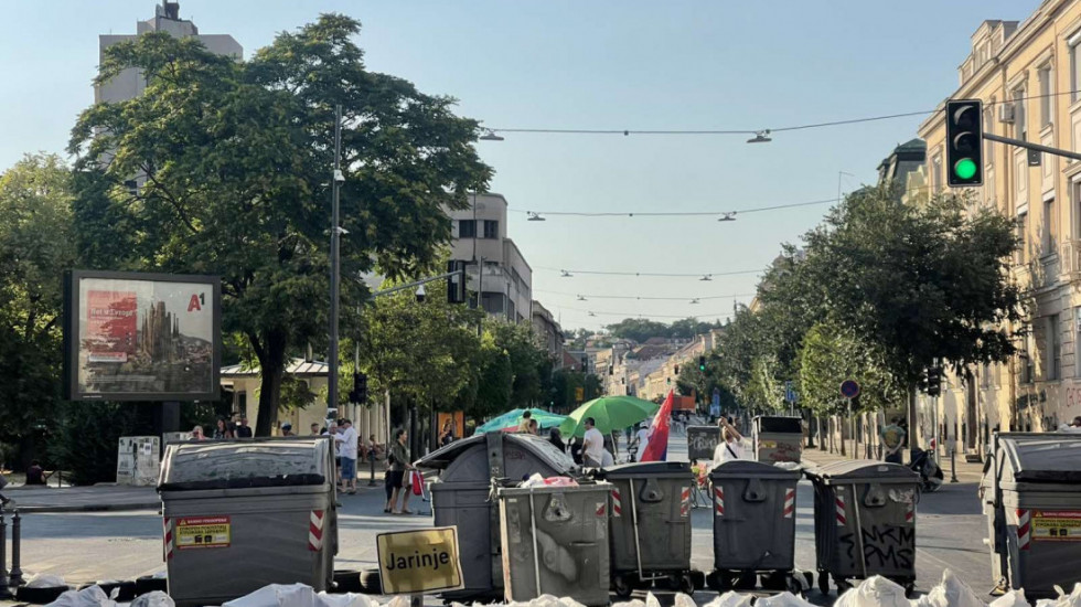 Dačić: Iznošenje kontejnera, ograda, žardinjera, balvana, kao i blokade puteva, nisu mirni protesti već kršenje zakona