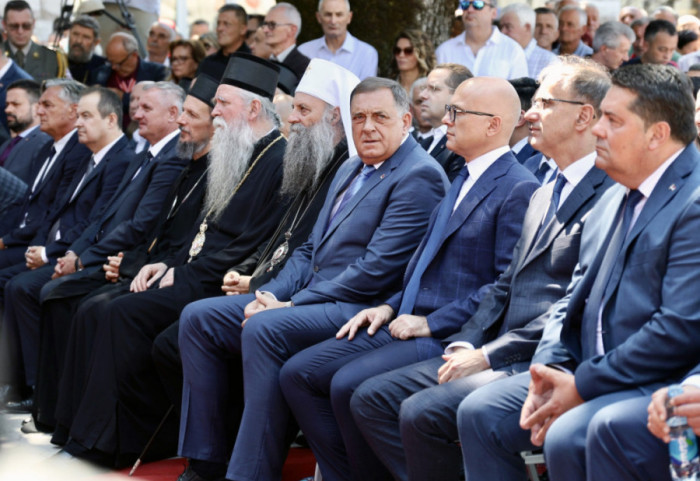 (FOTO) Svečanom akademijom na Trgu slobode obeleženo 150 godina od Nevesinjske puške