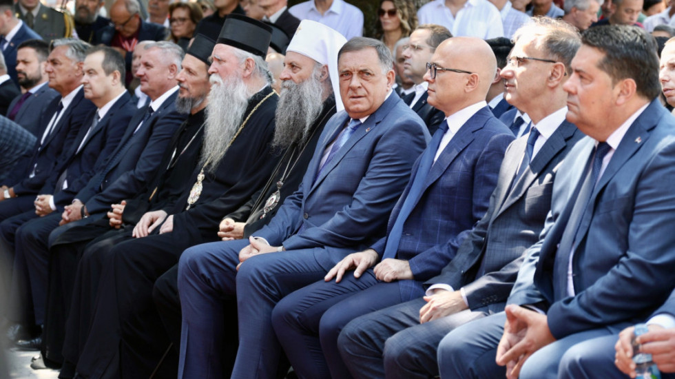 (FOTO) Svečanom akademijom na Trgu slobode obeleženo 150 godina od Nevesinjske puške