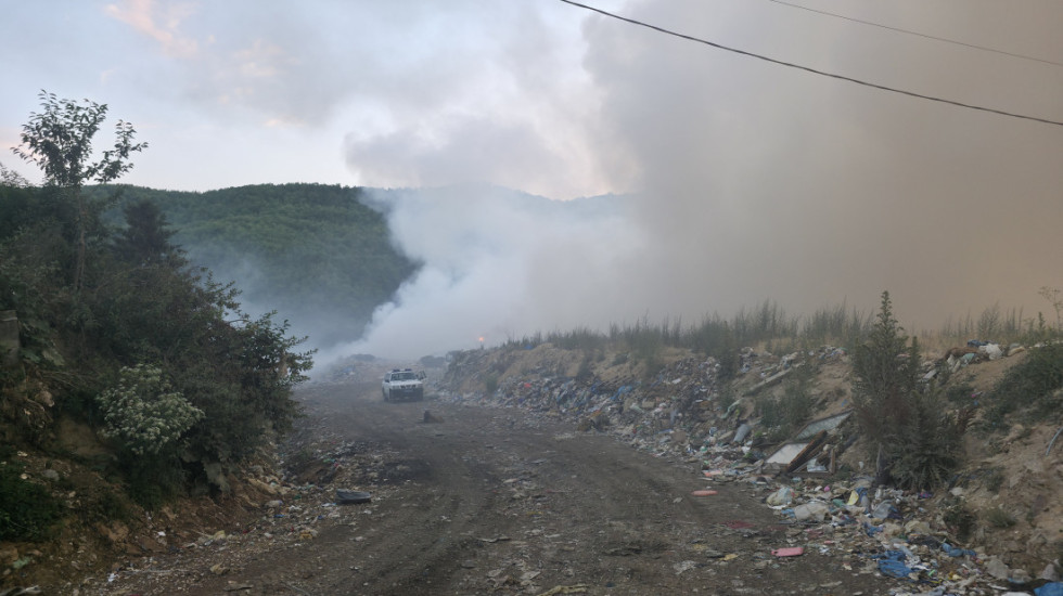 Vanredna situacija u delu opštine Priboj zbog požara na deponiji, apel građanima da povedu računa o bezbednosti