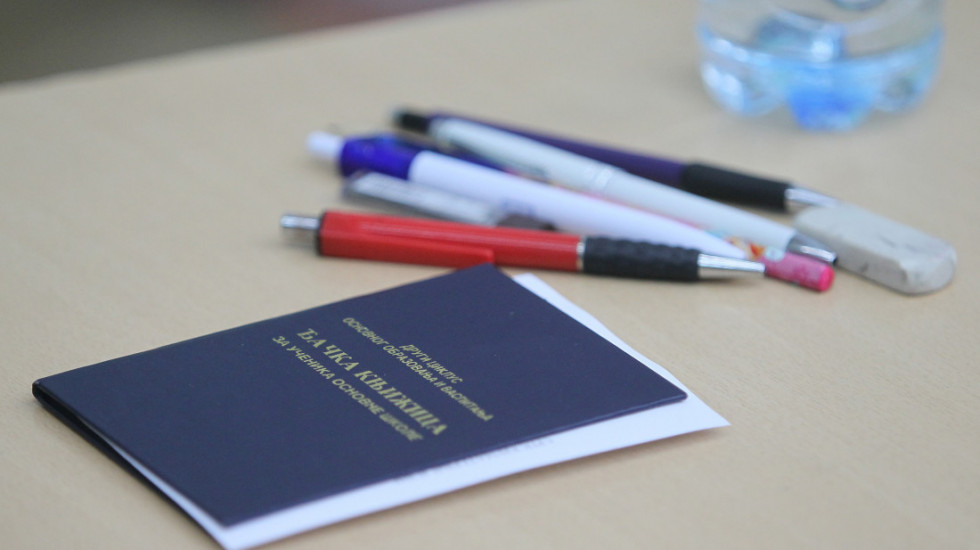 Đački dinar u školama između dobre namere i nejasne prakse: "Roditelji ne znaju gde odlazi novac"