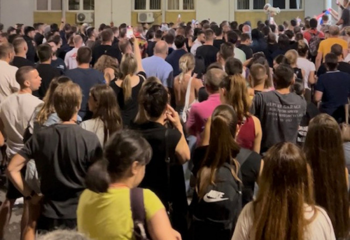 Učesnici protesta u Užicu blokirali zgradu suda, traže oslobađanje pritvorenih