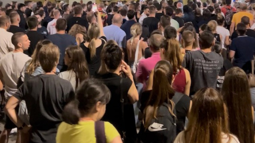 Učesnici protesta u Užicu blokirali zgradu suda zbog sugrađana osumnjičenih za napad na policajce, najavili novi skup