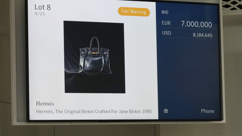 (FOTO) Originalna Birkin torba modne kuće Ermes prodata na aukciji za sedam miliona evra