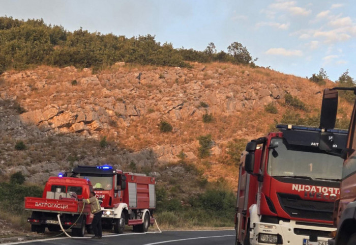 Vatra u Trebinju se ne smiruje: Požari izbili pre devet dana, najaktivniji su u rejonu sela Žakovo