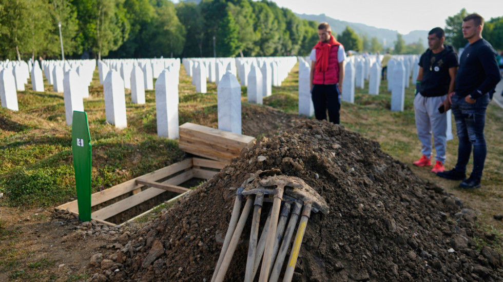 (VIDEO) U Potočarima se obeležava 30 godina od zločina u Srebrenici: "Da se nikad nikome ne ponovi"