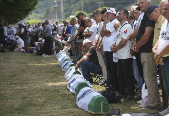Završena komemoracija povodom 30. godišnjice zločina u Srebrenici: Iz Srbije prisustvovali Zukorlić i Grbović