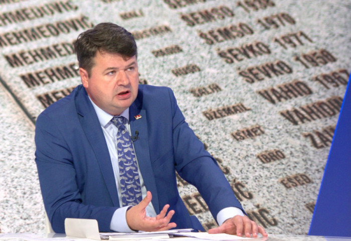 (VIDEO) Profesor Petrov o Rezoluciji o Srebrenici: Reč je o dokumentu kulture sećanja i nema karakter pravnog akta