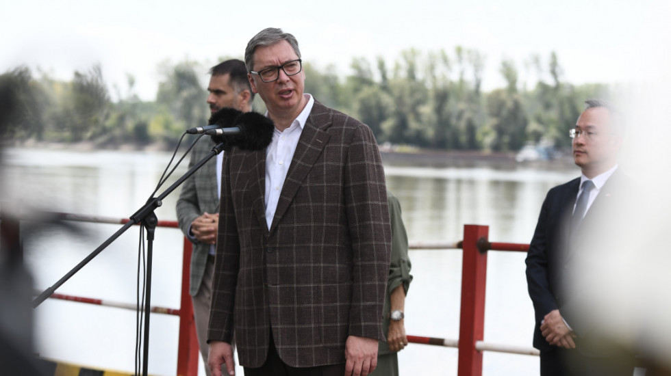 (FOTO/VIDEO) Predsednik Srbije obišao radove: "Most na Dunavu kod Petrovaradina biće otvoren pre kraja 2026. godine"