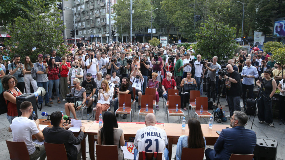 (FOTO) Studenti ispred Pravnog fakulteta održali javno obraćanje, traže raspisivanje izbora