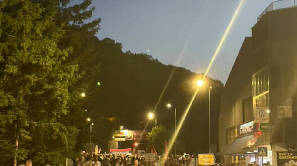 Protesti u više gradova: Studenti VIŠER blokirali Ulicu vojvode Stepe, skup u Užicu zbog puštanja sedmoro uhapšenih