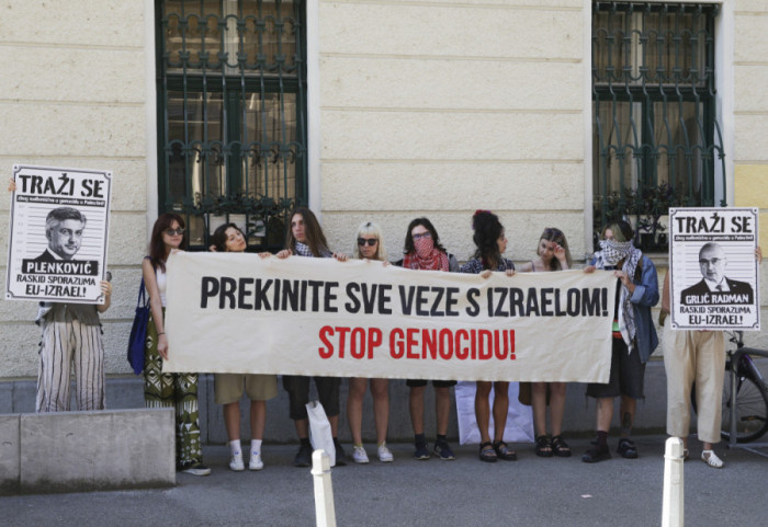 (FOTO) Protest u Zagrebu: "Traže se Plenković i Grlić Radman zbog učešća u genocidu"