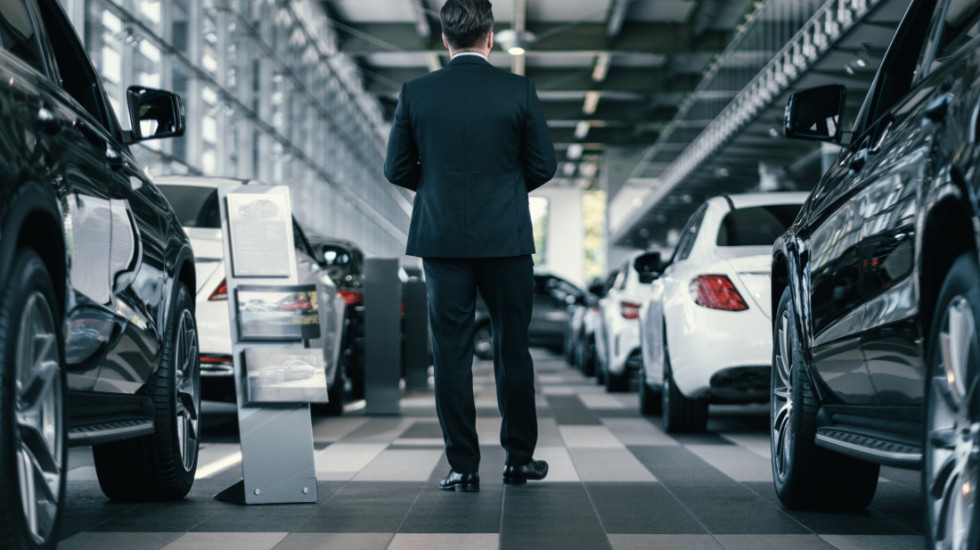 "Jaguar lend rover" ukida 500 menadžerskih pozicija, firma beleži veliki pad prodaje