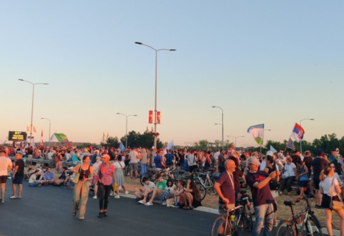 (FOTO) Studenti i građani blokirali Gazelu, obustavljen saobraćaj