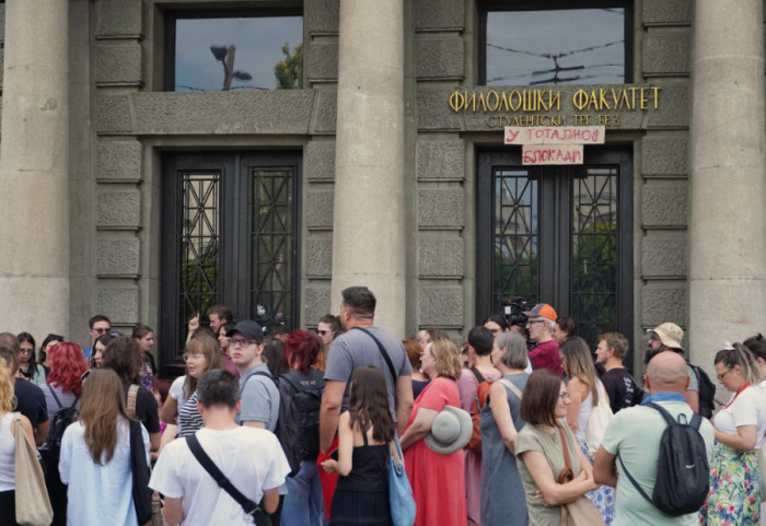 Dekanka Filološkog fakulteta u Beogradu: Stvari studenata u blokadi uklonjene zbog prijemnog ispita