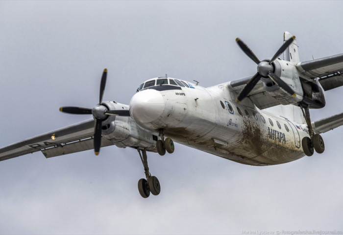 (FOTO/VIDEO) Pao avion na istoku Rusije: Poginuli svi putnici i članovi posade na letu An-24