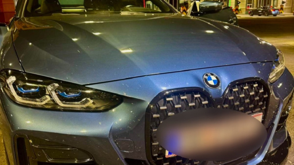 (FOTO) Na Horgošu sprečen prenos pištolja i municije, bilo skriveno ispod peškira u "BMW"