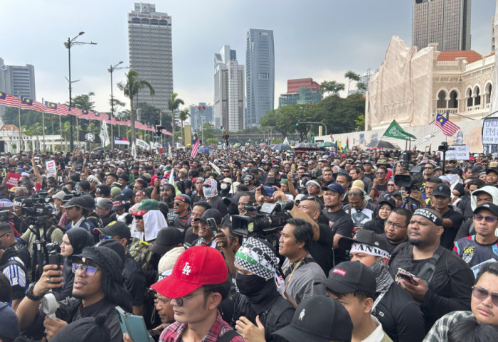 (FOTO) Protesti u Kuala Lumpuru: Hiljade demonstranata traži ostavku premijera