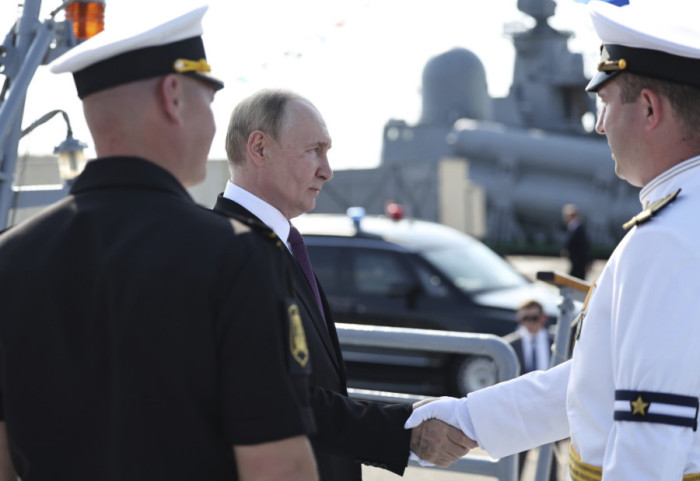 Ukrajinski dronovi gađali Sankt Peterburg tokom Putinove posete povodom Dana mornarice