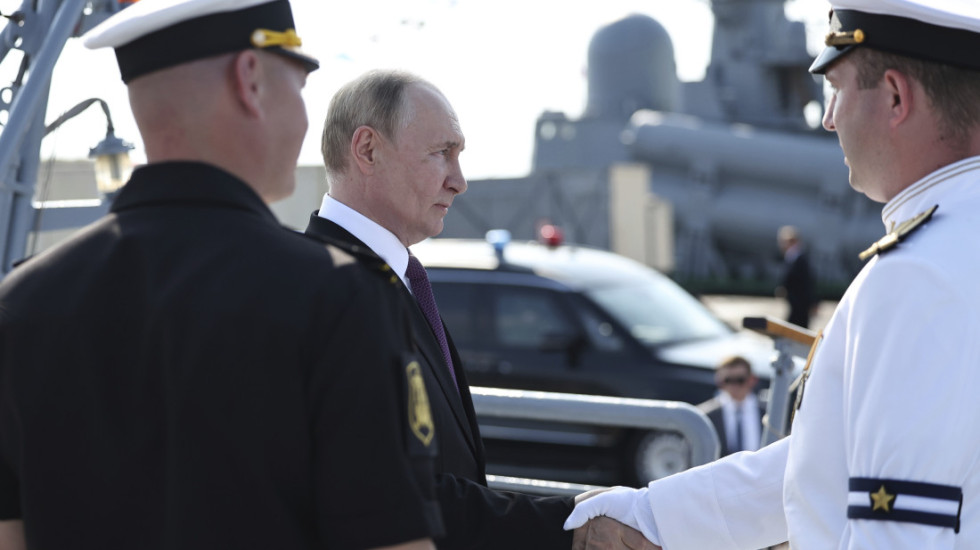 Ukrajinski dronovi gađali Sankt Peterburg tokom Putinove posete povodom Dana mornarice