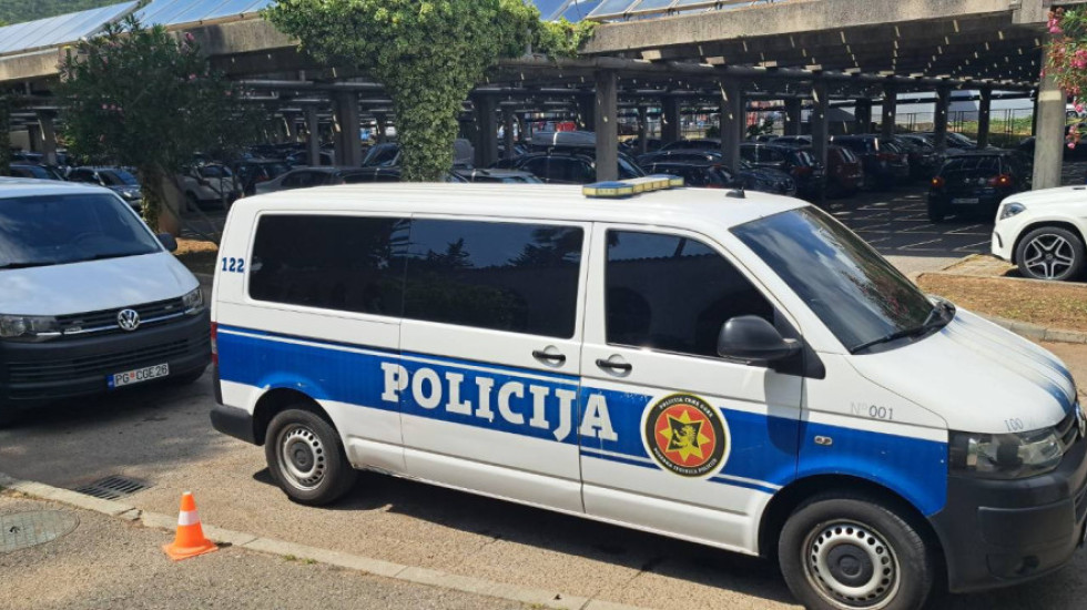 Dvanaestogodišnjak vozio auto u Nikšiću, izazvao saobraćajnu nesreću: Teško povređen pešak