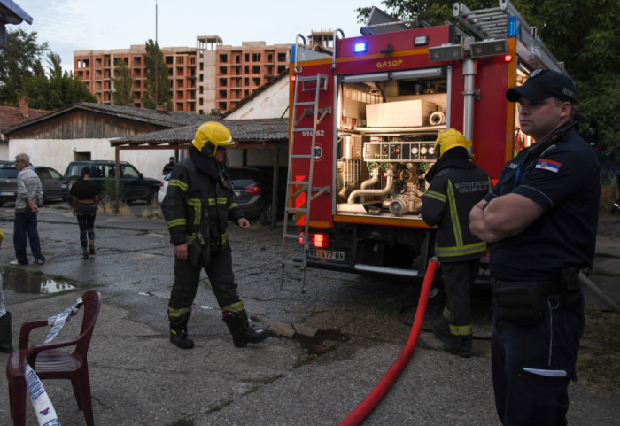 (FOTO)Muškarac nasumično pucao u Novom Sadu tokom intervencije vatrogasaca: Povređena jedna osoba